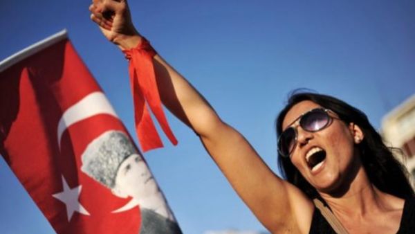 متظاهرة في ازمير ضد حكومة اردوغان-ارشيف