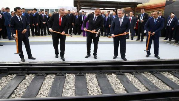 افتتاح خط سكة الحديد قارص – تبليسي – باكو