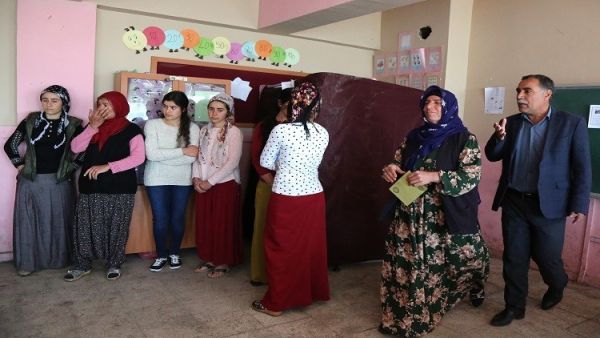 مركز اقتراع في ديار بكر جنوب شرق تركيا