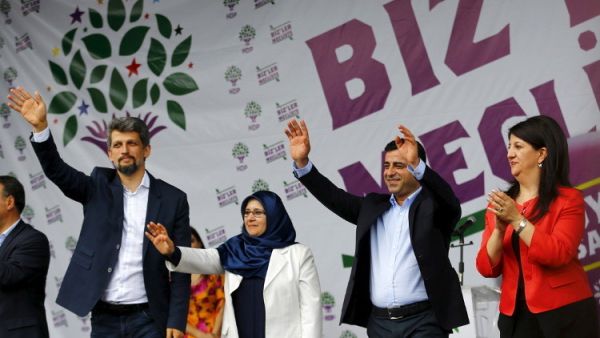 نواب من حزب الشعوب الديمقراطي