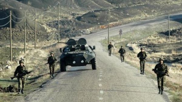 جنود أتراك في مناطق تواجد المقاتلين الأكراد جنود أتراك في مناطق تواجد المقاتلين الأكراد