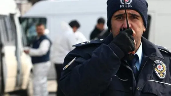 القبض على المسلح، الذي احتجز رهائن في مبنى أحد المصارف، جريحاً