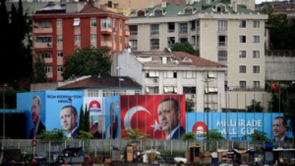 53 ناخب تركي دعيوا لاختيار رئيس من احد ثلاثة مرشحين