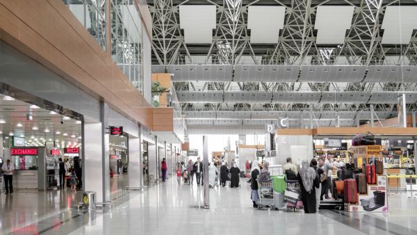 Six Saudi travelers were detained in the Istanbul airport for ten hours and denied entry to Turkey on accusations of having ties to Daesh. (Shutterstock)