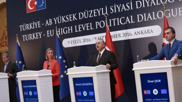EU Enlargement Commissioner Johannes Hahn, European Union's Foreign Policy Chief Federica Mogherini, Turkey's Foreign Minister Mevlut Cavusoglu, and Turkey's EU Minister Omer Celik take part in a press conference on September 9, 2016 in Ankara. (AFP/Adem Altan)