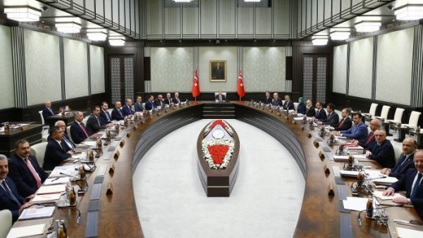 President of Turkey Recep Tayyip Erdogan (C) chairs the meeting of 65th Cabinet of Turkey at Presidential Complex, in Ankara on May 25, 2016. (AFP/Kayhan Ozer)