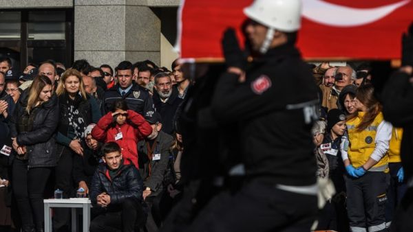 Turkish police officers carry a coffin of a killed police officer as relatives mourn during a funeral ceremony for killed police officers at Istanbul's police headquarters on December 11, 2016. (AFP/Ozan Kose)