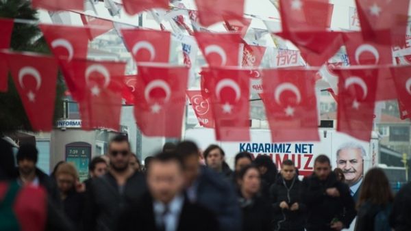 People walk under "yes" campaign flags as Turkish elections is set to take place on June 24, 2018. (AFP/ File)