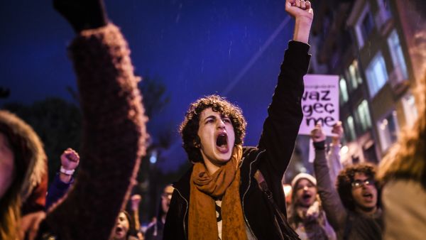 Turkish protesters who supported "no" in the country's constitutional referendum demonstrate in Istanbu;, April 17 2017. (AFP/Bulent Kilic) 