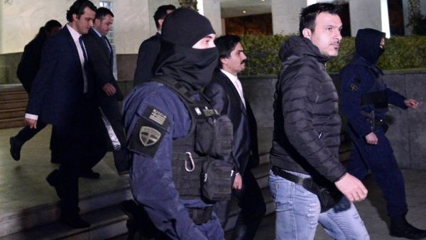 Four out of eight Turkish military officers are escorted by Greek special police forces as they leave the Athens' Supreme Courthouse, after a day-long hearing concerning possible extradition over July's failed coup in Turkey, on January 13, 2017 in Athens. (AFP/Louisa Gouliamaki)