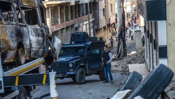 This file photo taken on October 05, 2015 shows a Turkish police officer stand guarding a street in Silvan, after clashes between Turkish army and Kurdish rebels. (AFP/Ilyas Akengin)