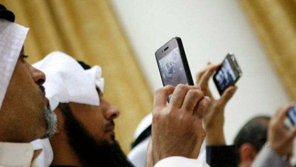 Socia media users. (AFP)