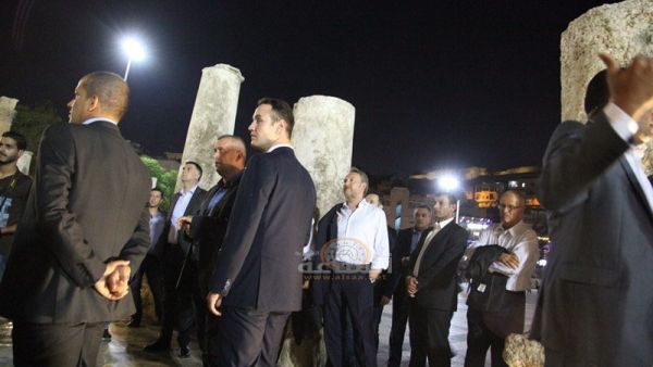 الرئيس بانتظار فتح ابواب المدرج الاثري 