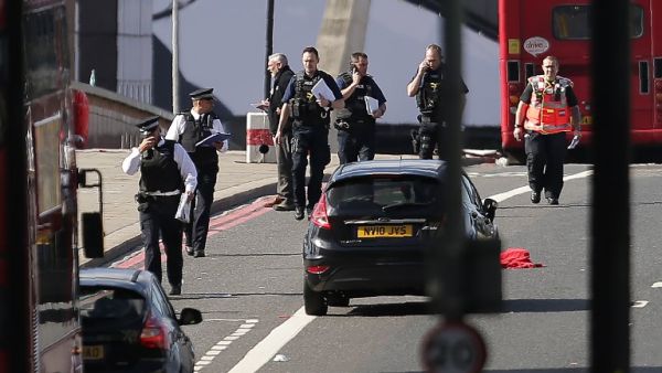 Members of the Police and Ambulance service assess the scene on London Bridge in London on June 4, 2017, following a terror attack. (Daniel Leal-Olivas/AFP)