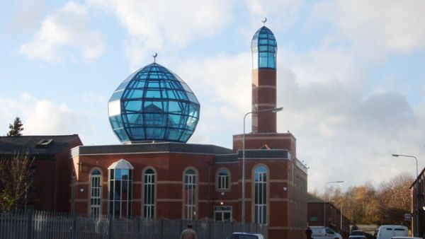 A mosque in north of England (Wikimedia Commons)