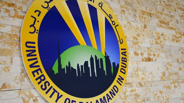 تم اعتماد الجامعة من قبل هيئة الاعتماد الأكاديمي، وهي إدارة حكومية لترخيص واعتماد الدرجات العلمية من وزارة التربية والتعليم في دولة الإمارات العربية المتحدة.