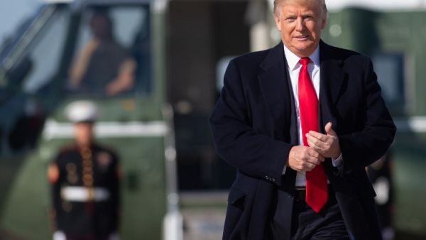 US President Donald Trump walks to Air Force One prior to departure from Joint Base Andrews in Maryland, October 22, 2018. (SAUL LOEB / AFP)
