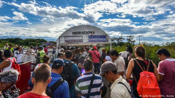 Venezuelans wait to cross into Colombia. (AFP/ File Photo)