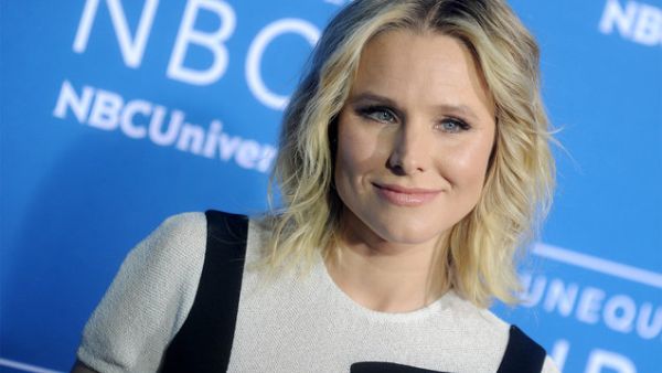 Kristen Bell believes therapy is "very helpful" /AP