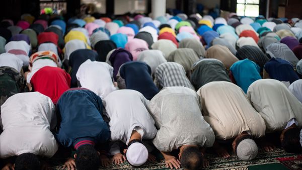 Despite the fact that Muslims commit far fewer attacks, US media coverage increases by an average of four and a half times in those circumstances. (twitter) 