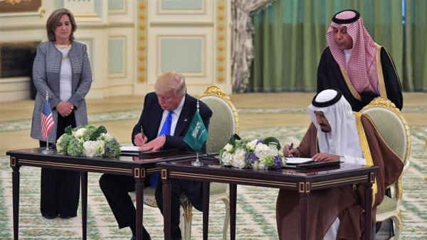 US President Donald Trump and Saudi Arabia's King Salman signing the deal (AFP/Mandel Ngan)