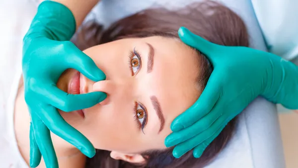 عمليات التجميل بالخيط من الإجراءات البسيطة منخفضة نسبة الخطورة

