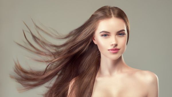 تعتبر مشكلة تقصّف أطراف الشعر من المشاكل الرئيسية 