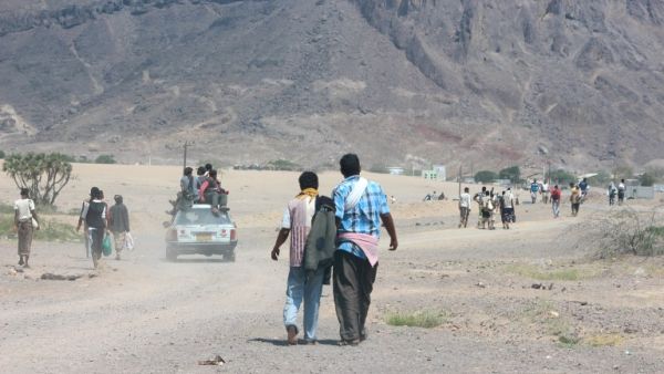Soldiers flee Ras Abbas after a suicide bombing killed at least 14. (AFP/Saleh Al-Obeidi)