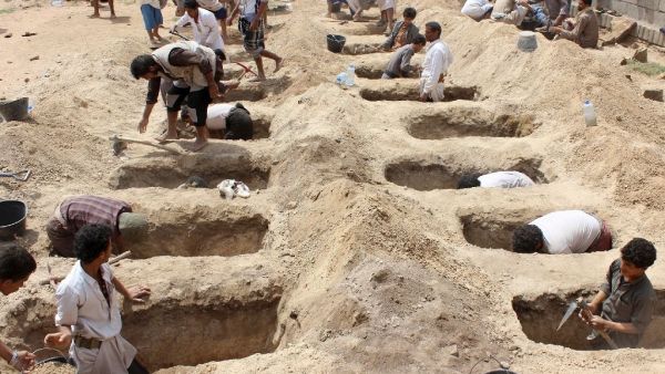 Graves for children are dug in Saada, Yemen (AFP/FILE) Graves for children are dug in Saada, Yemen (AFP/FILE)