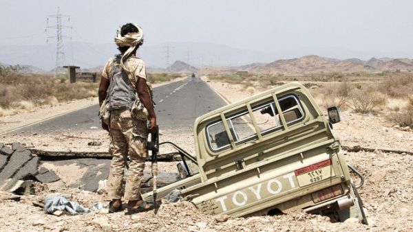 A Yemeni fighter loyal to the Saudi-backed Yemeni president. (AFP/ File Photo)