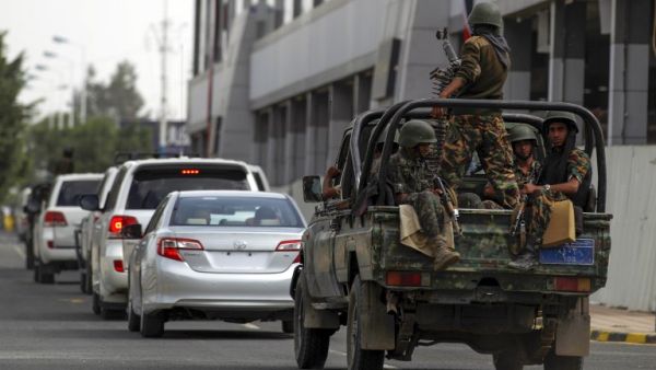 Security forces ride on the back of a patrol truck escorting UN special envoy to Yemen Ismail Ould Cheikh Ahmed upon his arrival at Sanaa airport on May 22, 2017. (AFP/Mohammed Huwais)