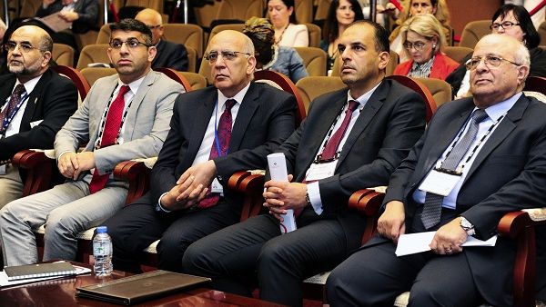 خلال الحدث
