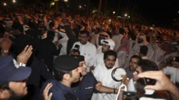 متظاهرون خلال اقتحام البرلمان