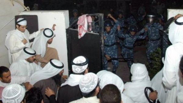 الشرطة الكويتية تهاجم نوابا من المعارضة
