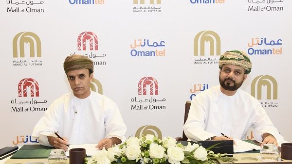 كانت ماجد الفطيم قد أعلنت عن البدء بأعمال تشييد «مول عُمان» خلال شهر نوفمبر من عام 2016 حيث سيمثل المركز عند افتتاحه المرتقب في عام 2020 الوُجهة الأبرز للتسوق والترفيه في سلطنة عُمان.