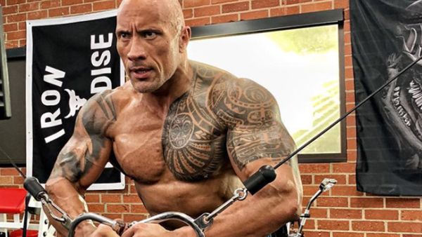 The video has gotten more than 2 million "likes"  (Source: Therock / Instagram )