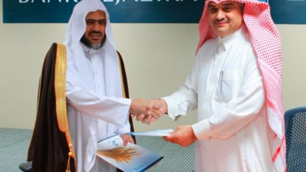 الشيخ الثبيتي و الأستاذ الحوشان خلال توقيع الإتفاقية الشيخ الثبيتي و الأستاذ الحوشان خلال توقيع الإتفاقية