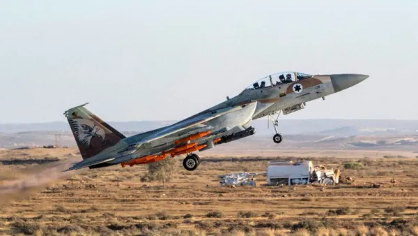 An Israeli F-15 fighter jet takes off from Hatzerim airbase in the Negev desert on June 29, 2017 (AFP Photo/JACK GUEZ)