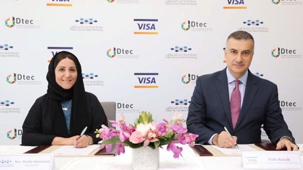 Shahla Abdulrazak and Ihab Ayoub signing the agreement