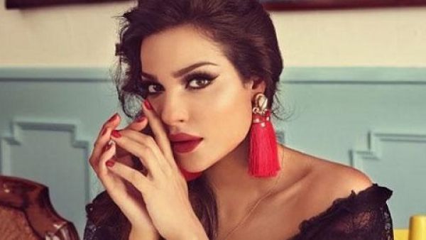نادين نجيم نثير الجدل بعد تصريحها: أنا كالقمر!!