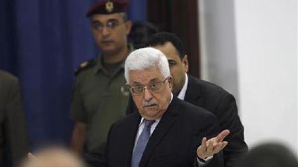 عباس يلتقي رئيس اللجنة القطرية لإعادة إعمار غزة برام الله
