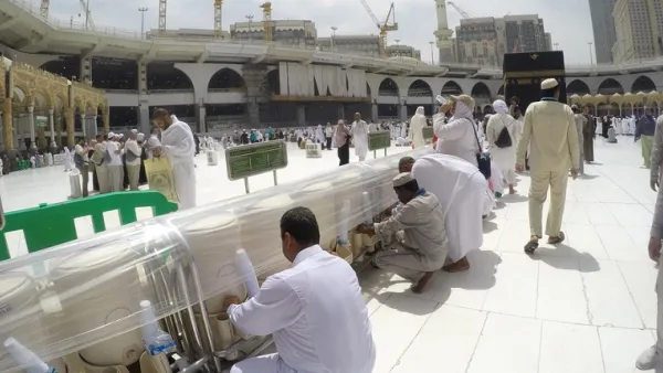 The emirate of Abu Dhabi seeks to rationalize 50 percent of the water used in mosques by replacing normal taps with other more efficient ones. (Shutterstock)