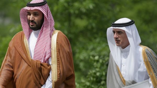 وزير الخارجية السعودي عادل الجبير الى جانب بن سلمان 