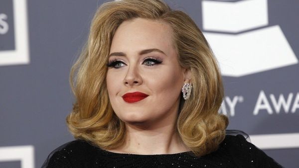  النجمة العالمية أديل