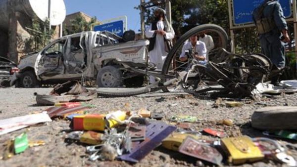 التفجير أسفر عن إصابة 50 آخرين، وأن المسجد المستهدف يقع في قاعدة عسكرية 

مقتل 26 على الأقل في انفجار بمسجد في إقليم خوست شرق أفغانستان