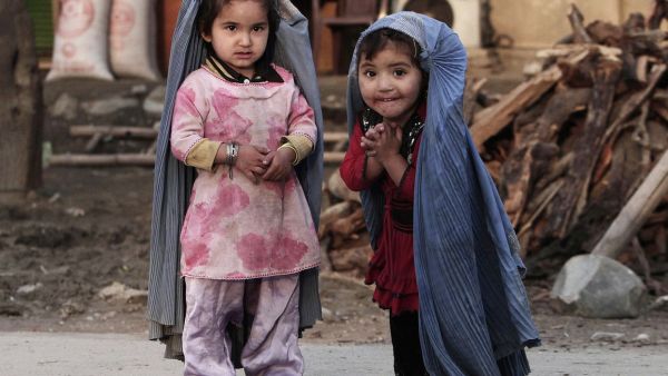 Afghan children watch a platoon of American soldiers, 24 September 2012. (AFP/Tony Karumba)
