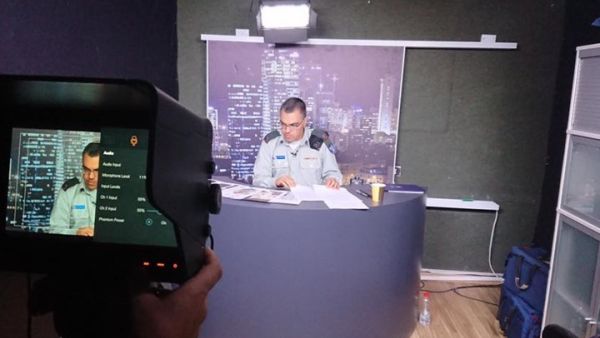 أدرعي غرد أنه "لأول مرة ضابط في جيش الدفاع يشارك في #الاتجاه_المعاكس 