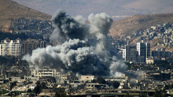 Smoke billows following air strikes in Damascus (AFP/File Photo)