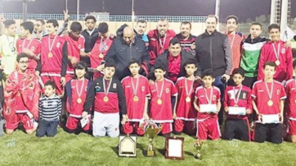 Al-Ahli Academy players with officials (Photo: Arab Times)