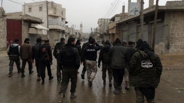 Opposition fighters from the Ahrar Al-Sham brigade walk in Aleppo during ongoing clashes with government forces on Jan. 27, 2014. (AFP/Baraa al-Halabi)